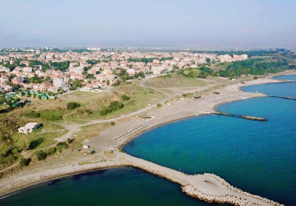 Lovely Studio Apartment On The Beach Burgas Exterior foto